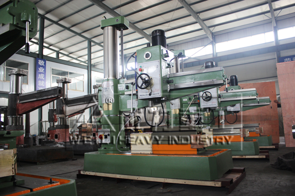 機(jī)械40搖臂鉆床生產(chǎn)車間