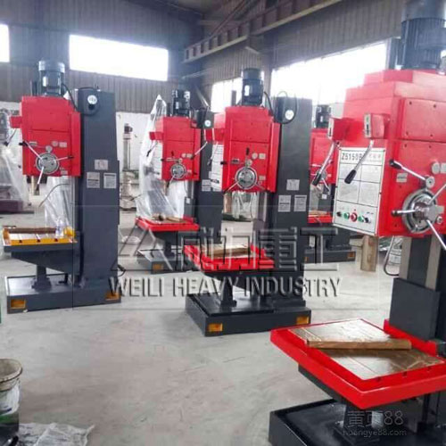 立式鉆床車(chē)間