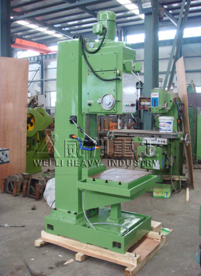 立式鉆床車(chē)間