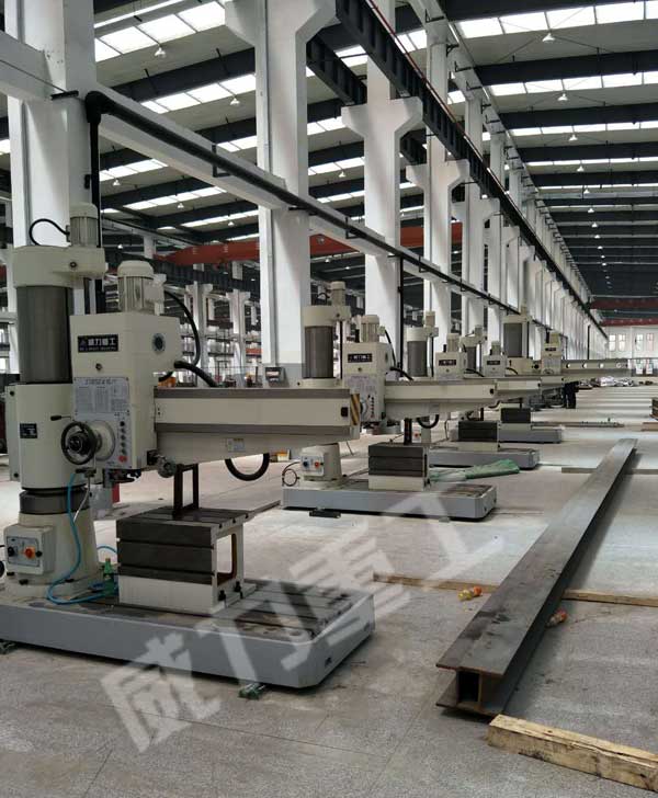 搖臂鉆床安裝調(diào)試現(xiàn)場