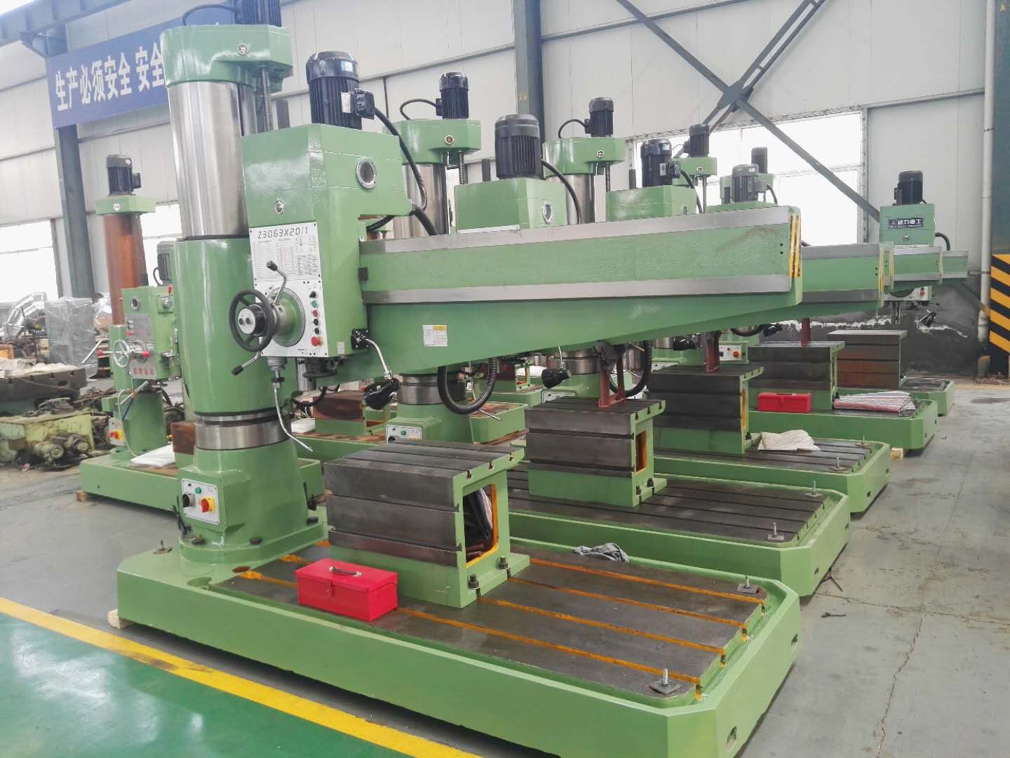 Z3063搖臂鉆床車間實物圖