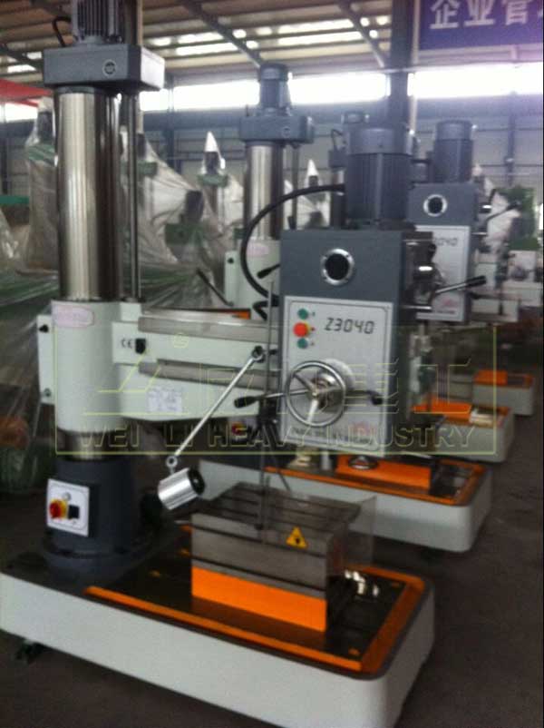 z3040x10搖臂鉆床車間實物圖