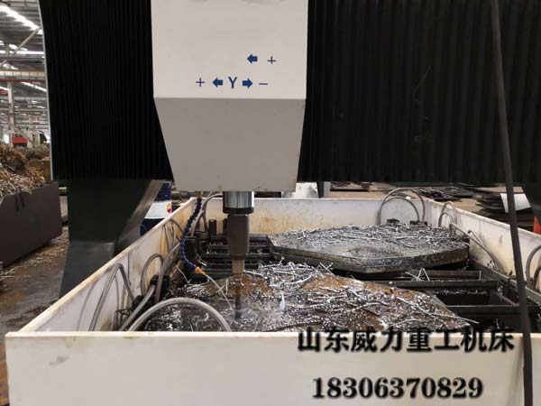 龍門移動(dòng)式數(shù)控平面鉆床現(xiàn)場(chǎng)使用圖