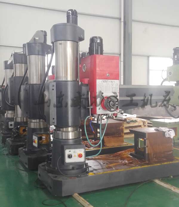 Z3050液壓搖臂鉆床車間實(shí)物圖