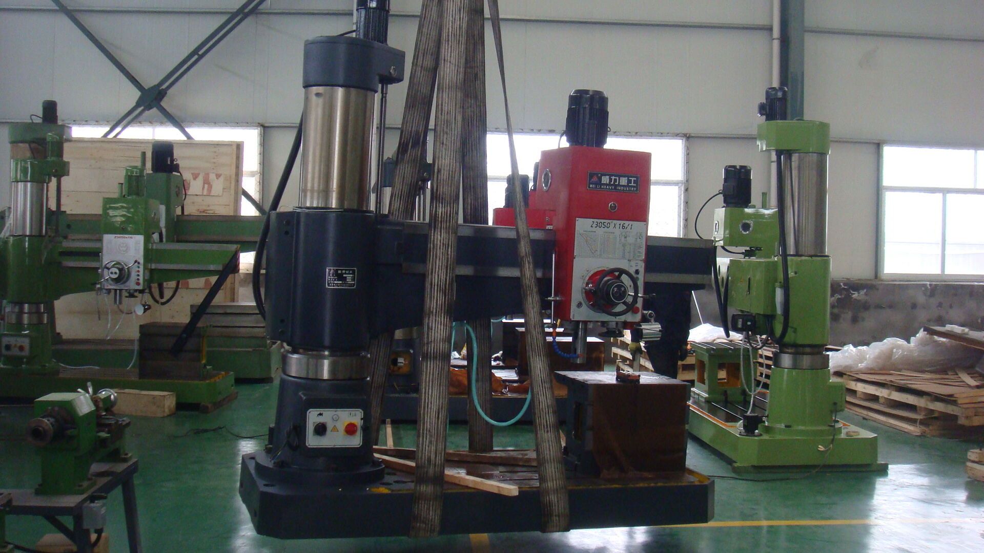 液壓50搖臂鉆床車間實(shí)物圖