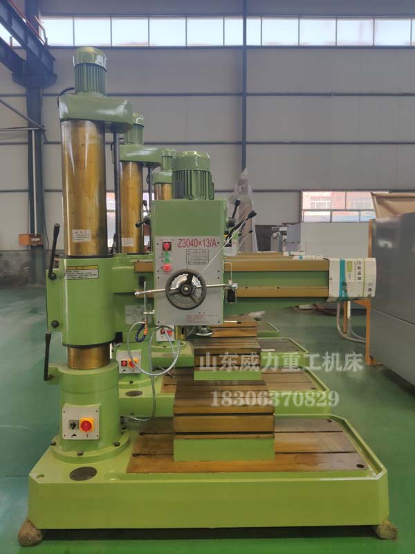 搖臂鉆床車間實物圖