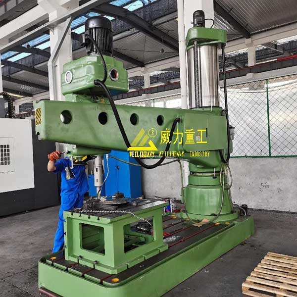 搖臂鉆床客戶使用現(xiàn)場圖